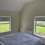 Corrandulla 2 Storey Home-3 Bedrooms Сasa de vacaciones *