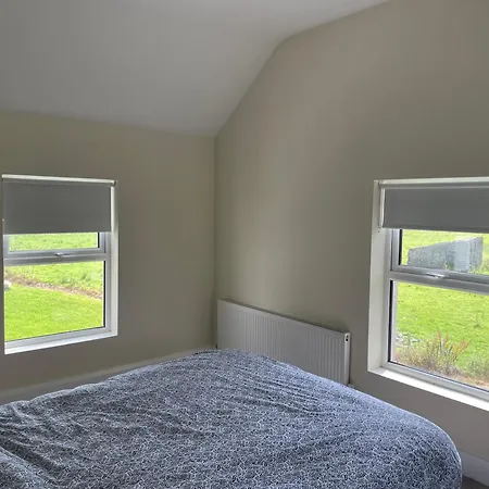 Corrandulla 2 Storey Home-3 Bedrooms Hébergement de vacances *