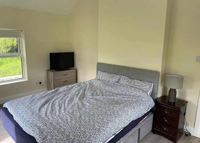 Corrandulla 2 Storey Home-3 Bedrooms *