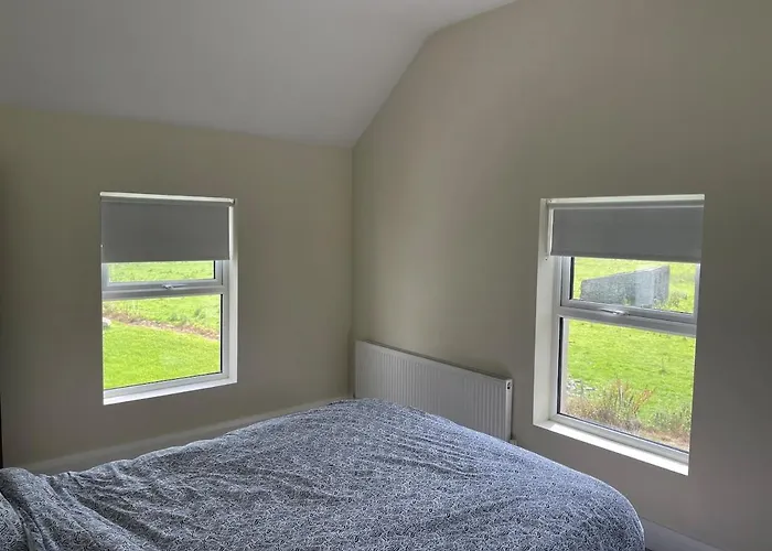 Corrandulla 2 Storey Home-3 Bedrooms 度假居 *