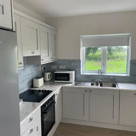 Corrandulla 2 Storey Home-3 Bedrooms Сasa de vacaciones Galway