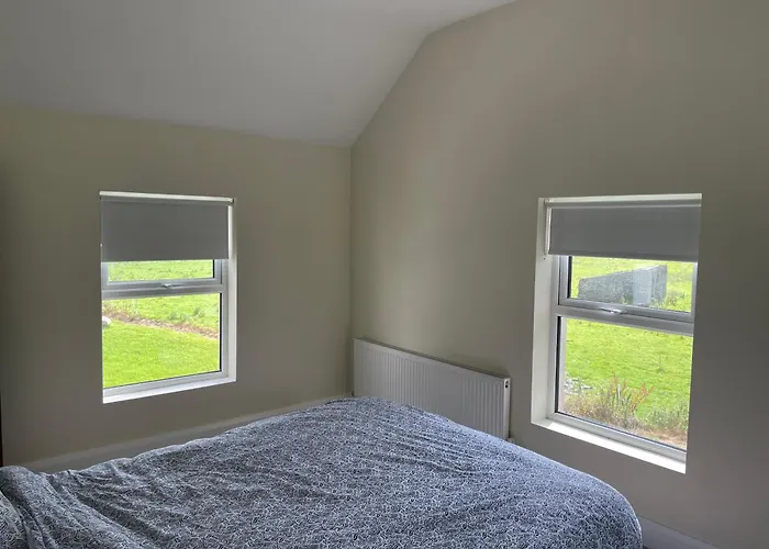 Corrandulla 2 Storey Home-3 Bedrooms 펜션 *