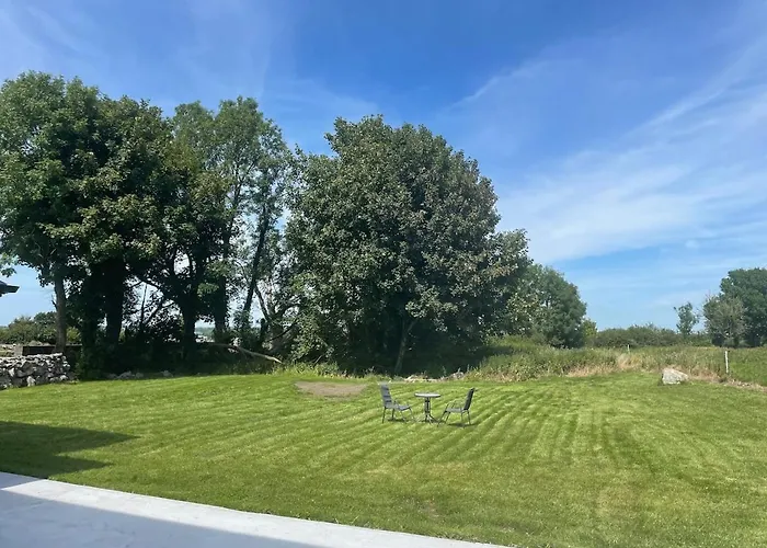 Corrandulla 2 Storey Home-3 Bedrooms 펜션 *